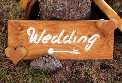 1548452292-wedding-direction-sign